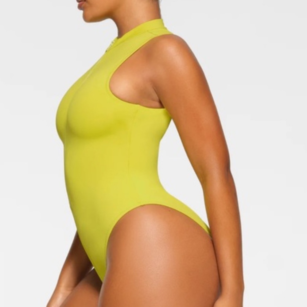 🌷🎉host pick SKIMS ZIP FRONT ONE PIECE SWIM IN CITRUS YELLOW - Picture 3 of 7